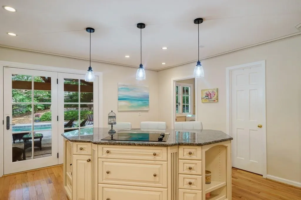 5099 Powers Ferry Road, Sandy Springs, Georgia 30327, 4 Bedrooms Bedrooms, ,3 BathroomsBathrooms,Residential,Sold,5099 Powers Ferry Road,7084004