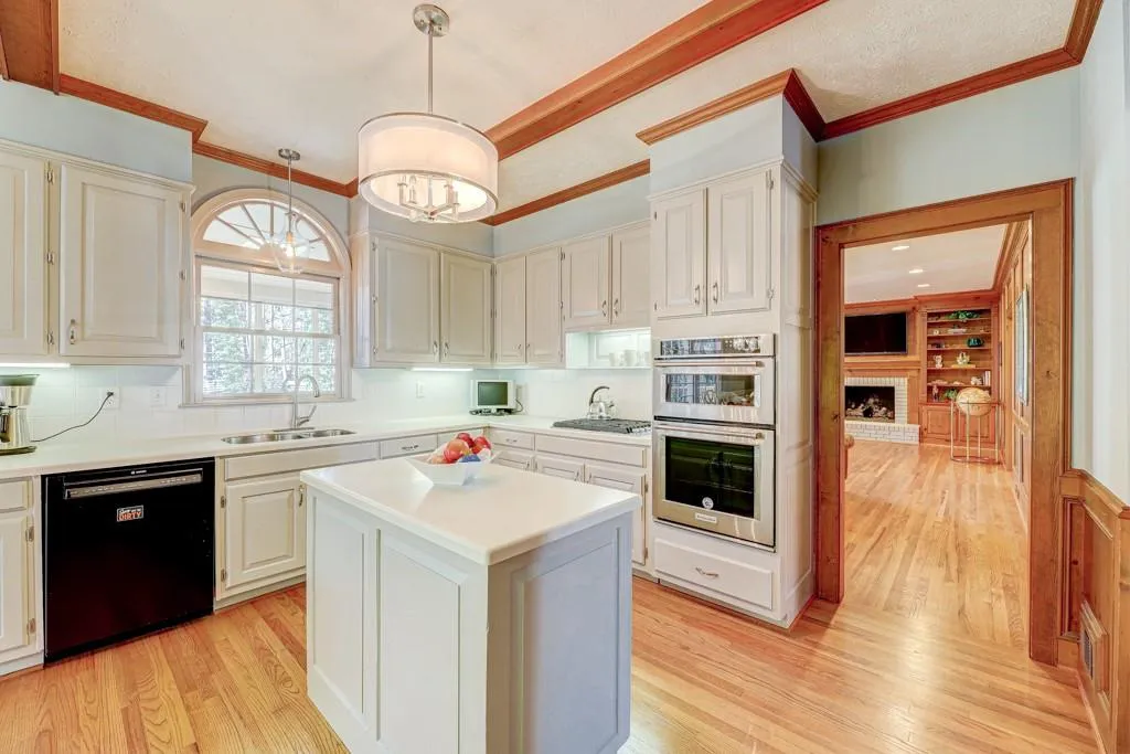 2330 Kimbrough Court, Sandy Springs, Georgia 30350, 4 Bedrooms Bedrooms, ,4 BathroomsBathrooms,Residential,Sold,2330 Kimbrough Court,6687557
