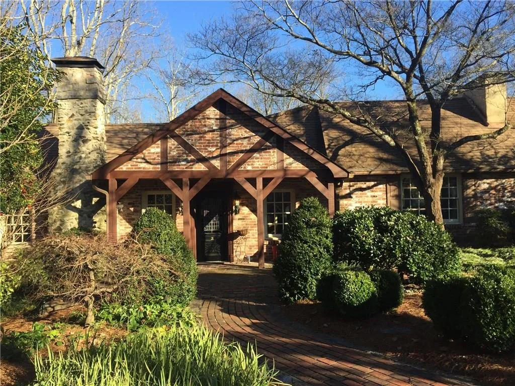 5757 Riverside Drive, Sandy Springs, Georgia 30327, 4 Bedrooms Bedrooms, ,3 BathroomsBathrooms,Residential,Sold,5757 Riverside Drive,5637847
