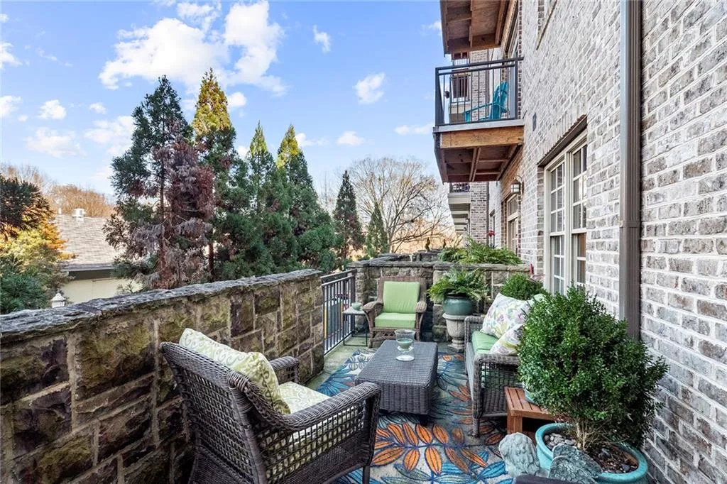 1055 Piedmont Avenue Ne Unit 106, Atlanta, Georgia 30309, 1 Bedroom Bedrooms, ,1 BathroomBathrooms,Residential,For Sale,1055 Piedmont Avenue Ne Unit 106,7597677