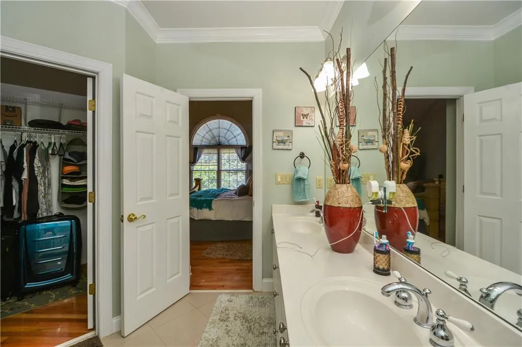 331 Carpenter Drive Unit 5, Atlanta, Georgia 30328, 2 Bedrooms Bedrooms, ,2 BathroomsBathrooms,Residential,Sold,331 Carpenter Drive Unit 5,6899671