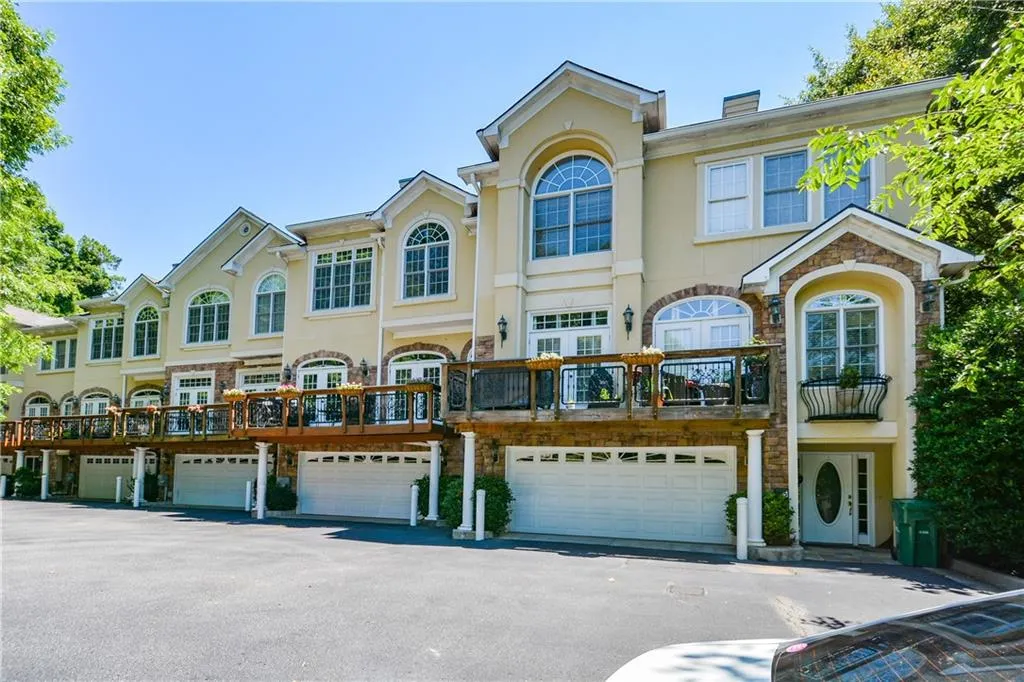 331 Carpenter Drive Unit 5, Atlanta, Georgia 30328, 2 Bedrooms Bedrooms, ,2 BathroomsBathrooms,Residential,Sold,331 Carpenter Drive Unit 5,6899671
