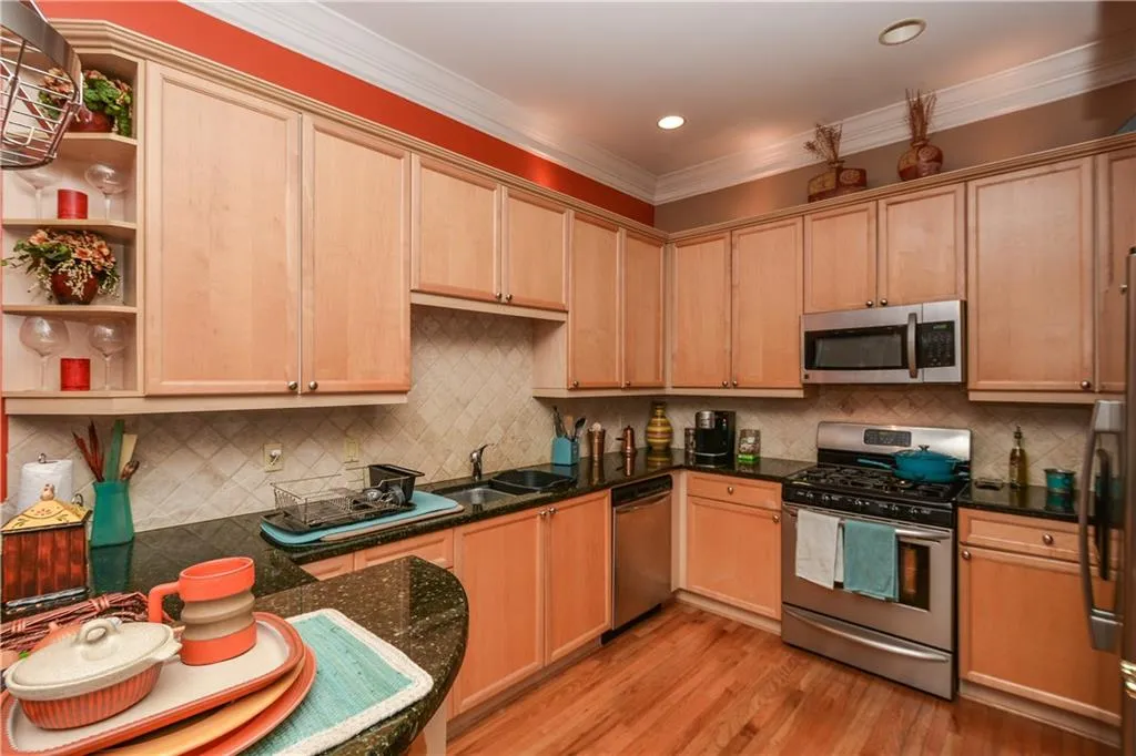 331 Carpenter Drive Unit 5, Atlanta, Georgia 30328, 2 Bedrooms Bedrooms, ,2 BathroomsBathrooms,Residential,Sold,331 Carpenter Drive Unit 5,6899671