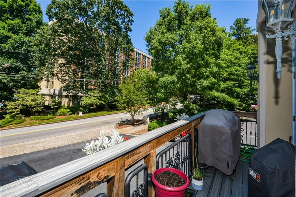 331 Carpenter Drive Unit 5, Atlanta, Georgia 30328, 2 Bedrooms Bedrooms, ,2 BathroomsBathrooms,Residential,Sold,331 Carpenter Drive Unit 5,6899671