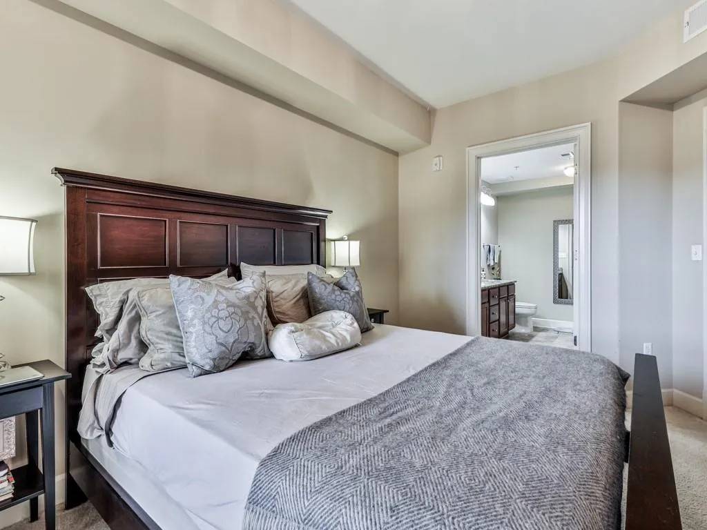 200 River Vista Drive Unit 525, Atlanta, Georgia 30339, 2 Bedrooms Bedrooms, ,2 BathroomsBathrooms,Residential,Sold,200 River Vista Drive Unit 525,6854365