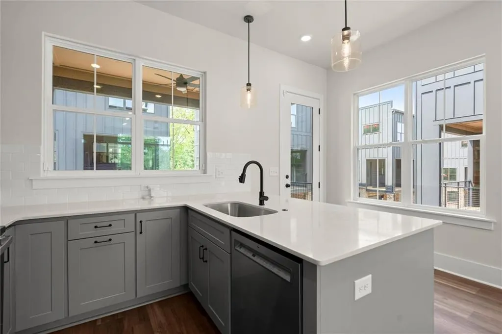 1122 W Marietta Street Nw, Atlanta, Georgia 30318, 2 Bedrooms Bedrooms, ,2 BathroomsBathrooms,Residential,For Sale,1122 W Marietta Street Nw,7625336