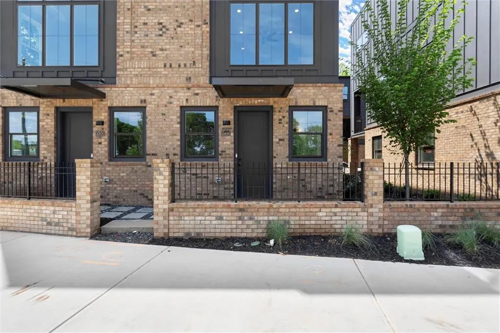 1122 W Marietta Street Nw, Atlanta, Georgia 30318, 2 Bedrooms Bedrooms, ,2 BathroomsBathrooms,Residential,For Sale,1122 W Marietta Street Nw,7625336