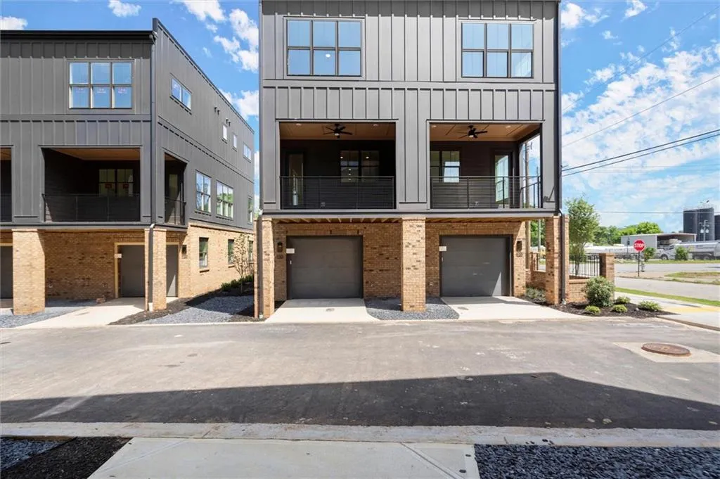 1122 W Marietta Street Nw, Atlanta, Georgia 30318, 2 Bedrooms Bedrooms, ,2 BathroomsBathrooms,Residential,For Sale,1122 W Marietta Street Nw,7625336