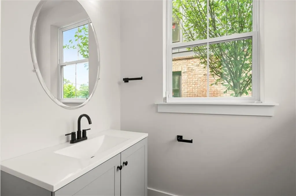 1122 W Marietta Street Nw, Atlanta, Georgia 30318, 2 Bedrooms Bedrooms, ,2 BathroomsBathrooms,Residential,For Sale,1122 W Marietta Street Nw,7625336
