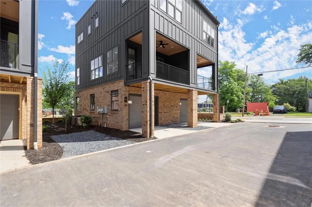 1122 W Marietta Street Nw, Atlanta, Georgia 30318, 2 Bedrooms Bedrooms, ,2 BathroomsBathrooms,Residential,For Sale,1122 W Marietta Street Nw,7625336