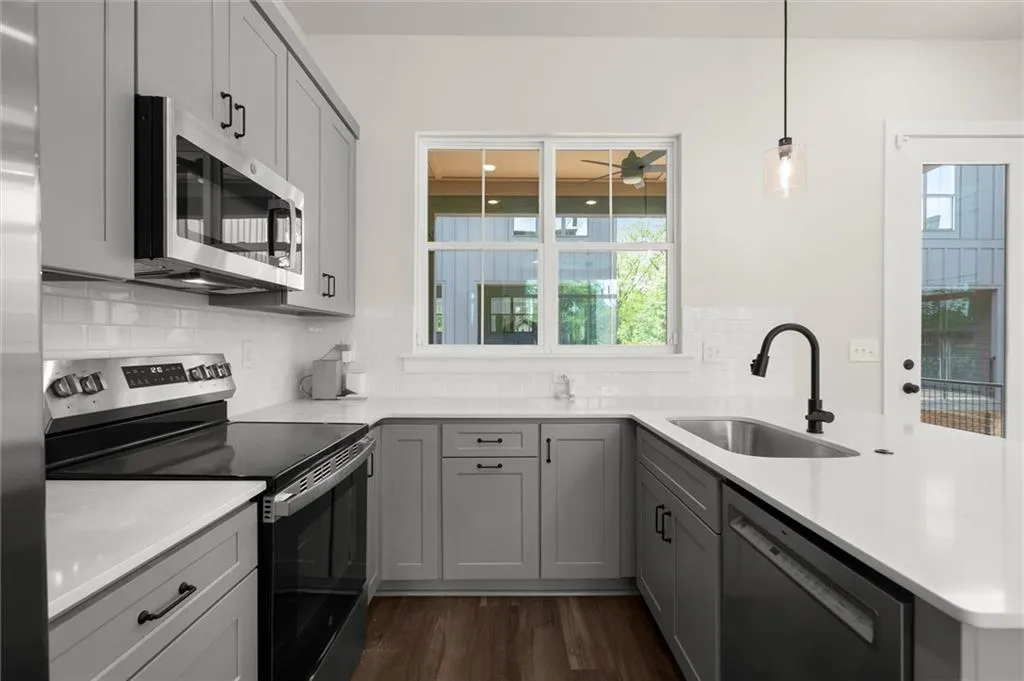 1122 W Marietta Street Nw, Atlanta, Georgia 30318, 2 Bedrooms Bedrooms, ,2 BathroomsBathrooms,Residential,For Sale,1122 W Marietta Street Nw,7625336