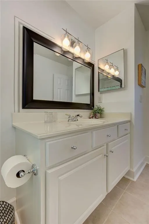WONDERFUL FULL BATHROOM