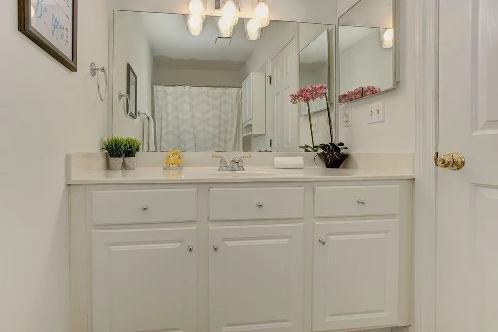 EACH BEDROOM HAS IT'S OWN PRIVATE BATHROOM
