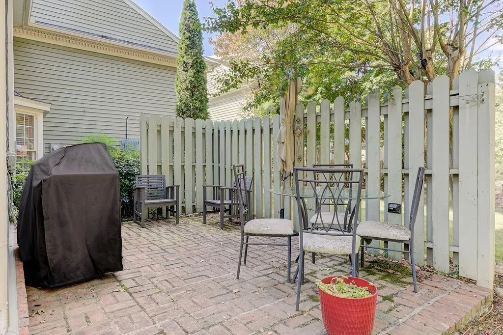 PRIVATE PATIO PERFECT FOR SOME ALONE TIME