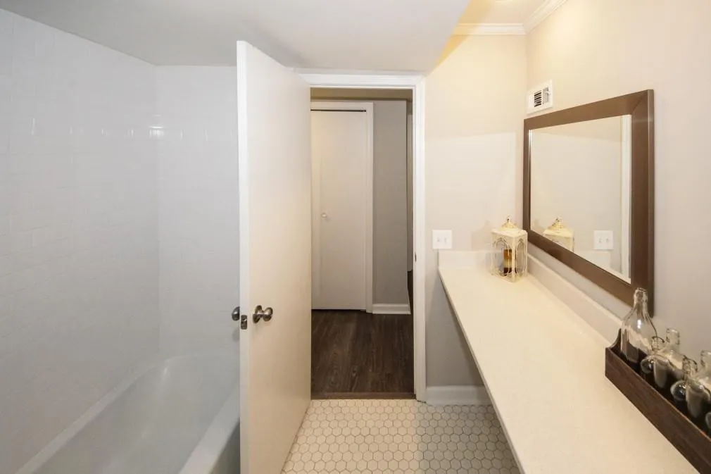 6851 Roswell Road Unit E-1, Sandy Springs, Georgia 30328, 3 Bedrooms Bedrooms, ,2 BathroomsBathrooms,Residential,Sold,6851 Roswell Road Unit E-1,6062648