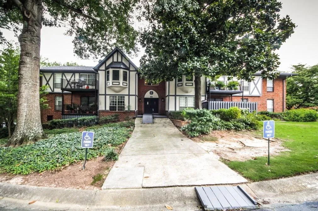 6851 Roswell Road Unit E-1, Sandy Springs, Georgia 30328, 3 Bedrooms Bedrooms, ,2 BathroomsBathrooms,Residential,Sold,6851 Roswell Road Unit E-1,6062648
