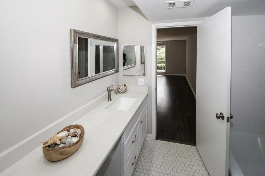 6851 Roswell Road Unit E-1, Sandy Springs, Georgia 30328, 3 Bedrooms Bedrooms, ,2 BathroomsBathrooms,Residential,Sold,6851 Roswell Road Unit E-1,6062648