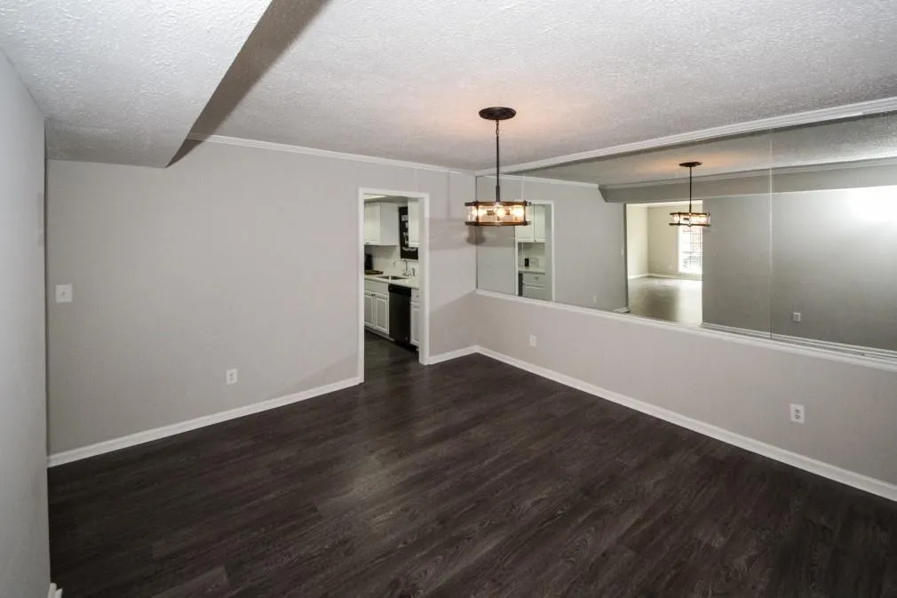 6851 Roswell Road Unit E-1, Sandy Springs, Georgia 30328, 3 Bedrooms Bedrooms, ,2 BathroomsBathrooms,Residential,Sold,6851 Roswell Road Unit E-1,6062648