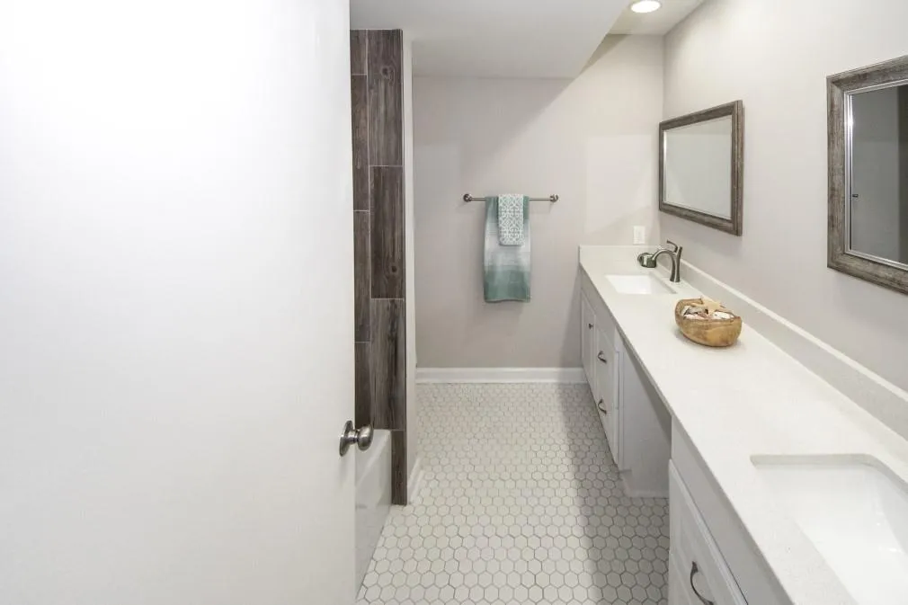6851 Roswell Road Unit E-1, Sandy Springs, Georgia 30328, 3 Bedrooms Bedrooms, ,2 BathroomsBathrooms,Residential,Sold,6851 Roswell Road Unit E-1,6062648