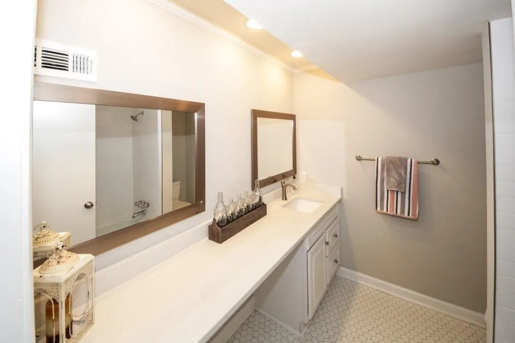 6851 Roswell Road Unit E-1, Sandy Springs, Georgia 30328, 3 Bedrooms Bedrooms, ,2 BathroomsBathrooms,Residential,Sold,6851 Roswell Road Unit E-1,6062648