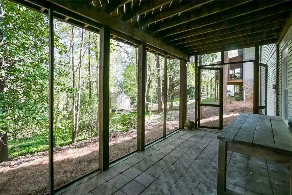 595 Wyncourtney Drive, Sandy Springs, Georgia 30328, 3 Bedrooms Bedrooms, ,2 BathroomsBathrooms,Residential,Sold,595 Wyncourtney Drive,6534758