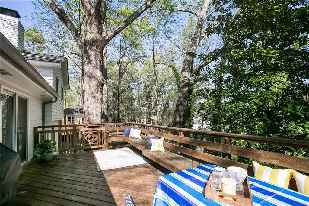 595 Wyncourtney Drive, Sandy Springs, Georgia 30328, 3 Bedrooms Bedrooms, ,2 BathroomsBathrooms,Residential,Sold,595 Wyncourtney Drive,6534758