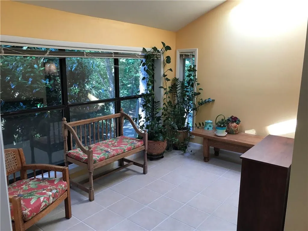 5137 Roswell Road Unit 10, Sandy Springs, Georgia 30342, 2 Bedrooms Bedrooms, ,2 BathroomsBathrooms,Residential,Sold,5137 Roswell Road Unit 10,5871180
