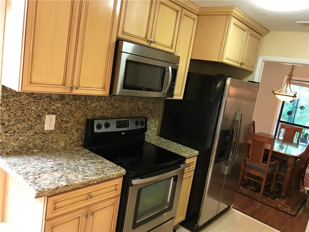 5137 Roswell Road Unit 10, Sandy Springs, Georgia 30342, 2 Bedrooms Bedrooms, ,2 BathroomsBathrooms,Residential,Sold,5137 Roswell Road Unit 10,5871180