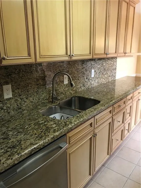 5137 Roswell Road Unit 10, Sandy Springs, Georgia 30342, 2 Bedrooms Bedrooms, ,2 BathroomsBathrooms,Residential,Sold,5137 Roswell Road Unit 10,5871180