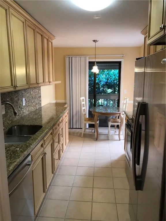 5137 Roswell Road Unit 10, Sandy Springs, Georgia 30342, 2 Bedrooms Bedrooms, ,2 BathroomsBathrooms,Residential,Sold,5137 Roswell Road Unit 10,5871180