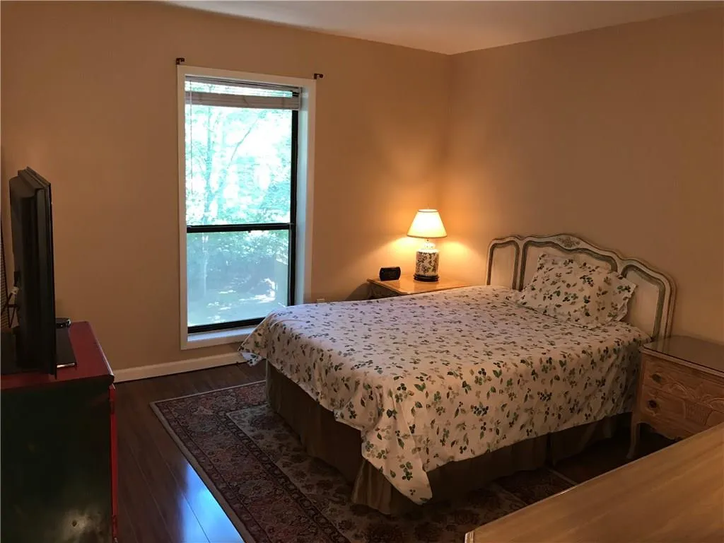 5137 Roswell Road Unit 10, Sandy Springs, Georgia 30342, 2 Bedrooms Bedrooms, ,2 BathroomsBathrooms,Residential,Sold,5137 Roswell Road Unit 10,5871180