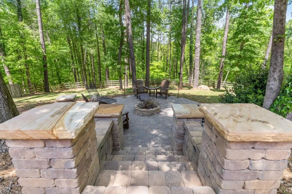 1634 Huntingdon Trail, Sandy Springs, Georgia 30350, 4 Bedrooms Bedrooms, ,3 BathroomsBathrooms,Residential,Sold,1634 Huntingdon Trail,7039626