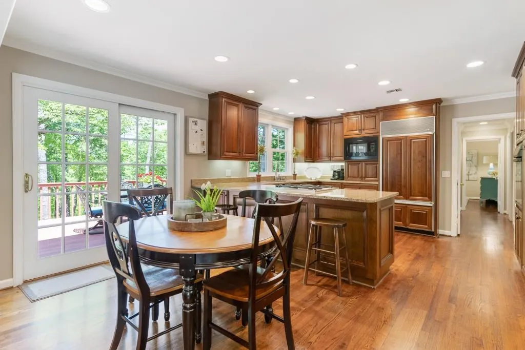 1634 Huntingdon Trail, Sandy Springs, Georgia 30350, 4 Bedrooms Bedrooms, ,3 BathroomsBathrooms,Residential,Sold,1634 Huntingdon Trail,7039626