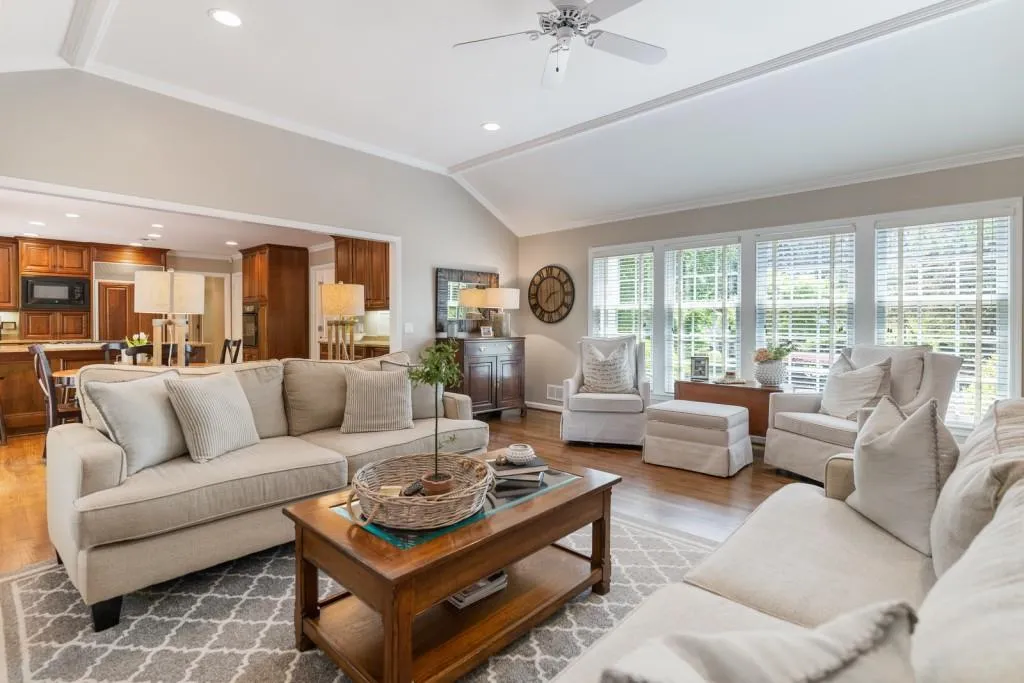 1634 Huntingdon Trail, Sandy Springs, Georgia 30350, 4 Bedrooms Bedrooms, ,3 BathroomsBathrooms,Residential,Sold,1634 Huntingdon Trail,7039626