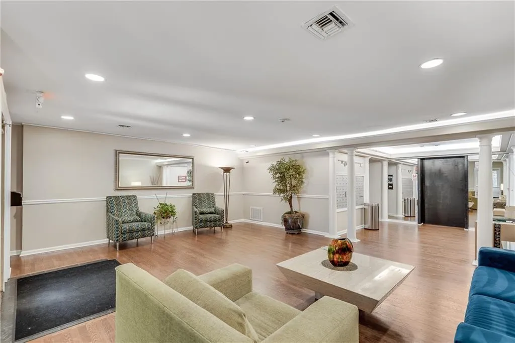 244 13th Street Ne Unit 118, Atlanta, Georgia 30309, 1 Bedroom Bedrooms, ,1 BathroomBathrooms,Residential,For Sale,244 13th Street Ne Unit 118,7667624