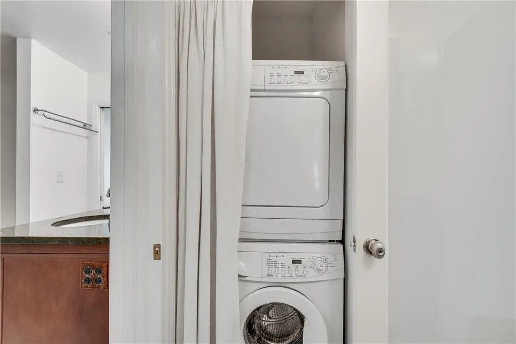244 13th Street Ne Unit 118, Atlanta, Georgia 30309, 1 Bedroom Bedrooms, ,1 BathroomBathrooms,Residential,For Sale,244 13th Street Ne Unit 118,7667624