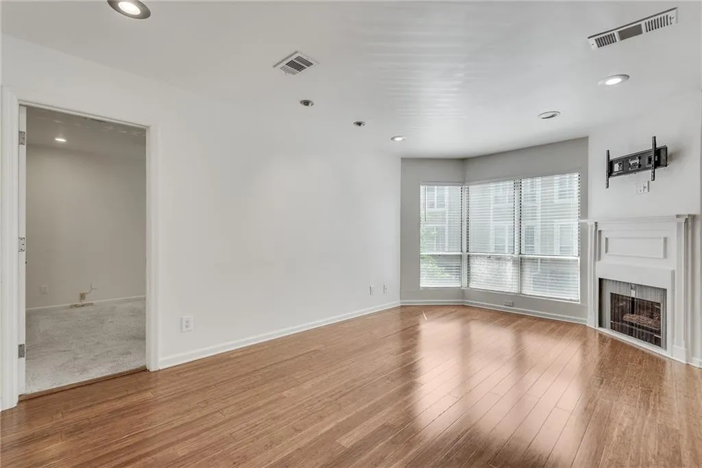 244 13th Street Ne Unit 118, Atlanta, Georgia 30309, 1 Bedroom Bedrooms, ,1 BathroomBathrooms,Residential,For Sale,244 13th Street Ne Unit 118,7667624