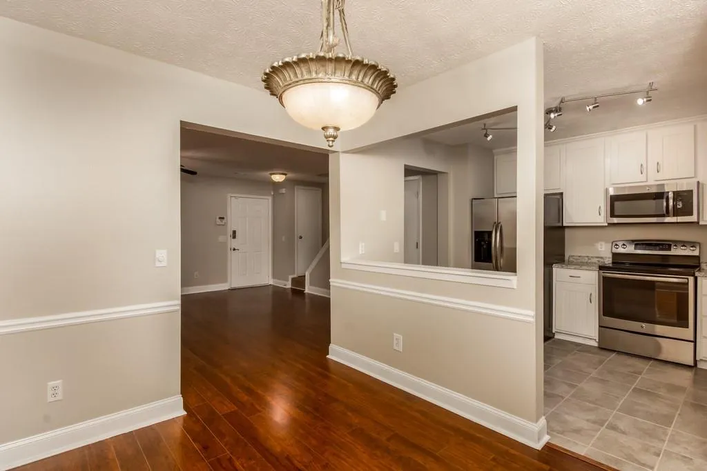 2507 Queen Anne Court, Sandy Springs, Georgia 30350, 2 Bedrooms Bedrooms, ,2 BathroomsBathrooms,Residential,Sold,2507 Queen Anne Court,6640529