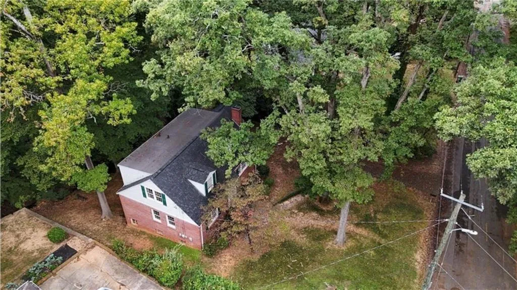 3604 N Stratford Road Ne, Atlanta, Georgia 30342, 4 Bedrooms Bedrooms, ,2 BathroomsBathrooms,Residential,For Sale,3604 N Stratford Road Ne,7673416