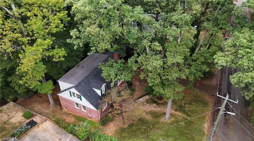 3604 N Stratford Road Ne, Atlanta, Georgia 30342, 4 Bedrooms Bedrooms, ,2 BathroomsBathrooms,Residential,For Sale,3604 N Stratford Road Ne,7673416