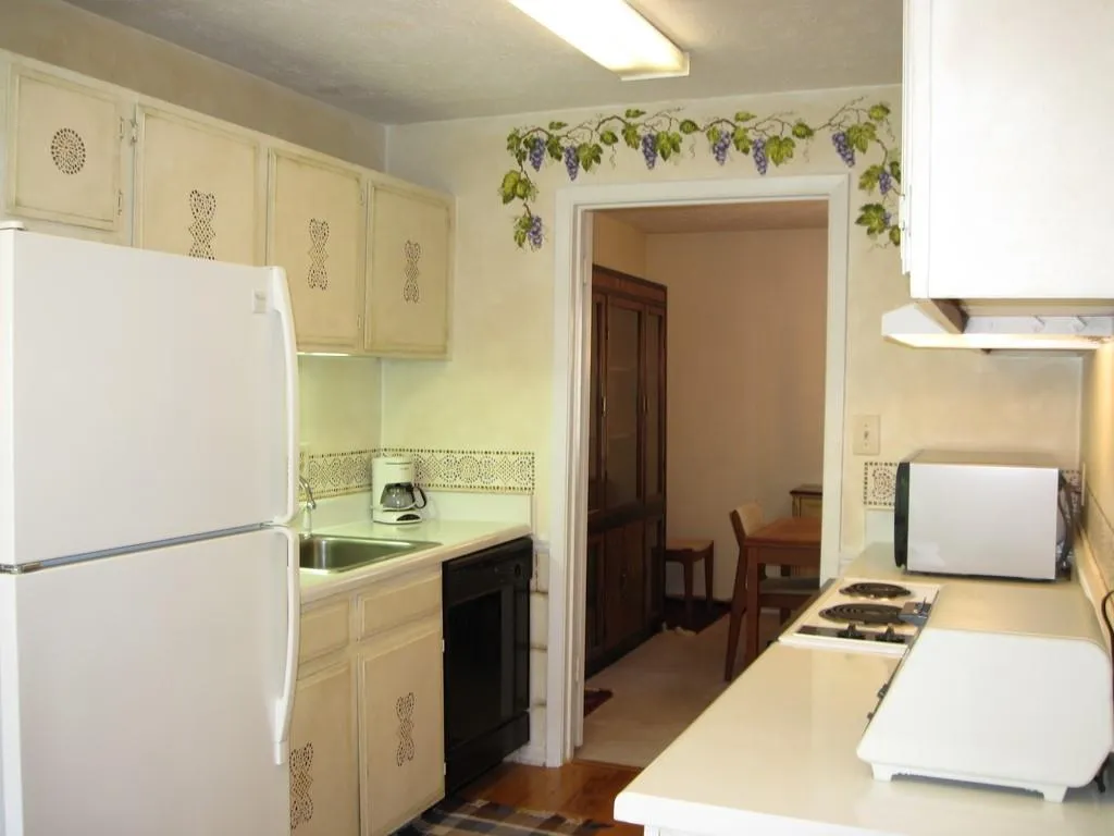 8740 Roswell Road Unit 5a, Sandy Springs, Georgia 30350, 2 Bedrooms Bedrooms, ,2 BathroomsBathrooms,Residential,Sold,8740 Roswell Road Unit 5a,6540790