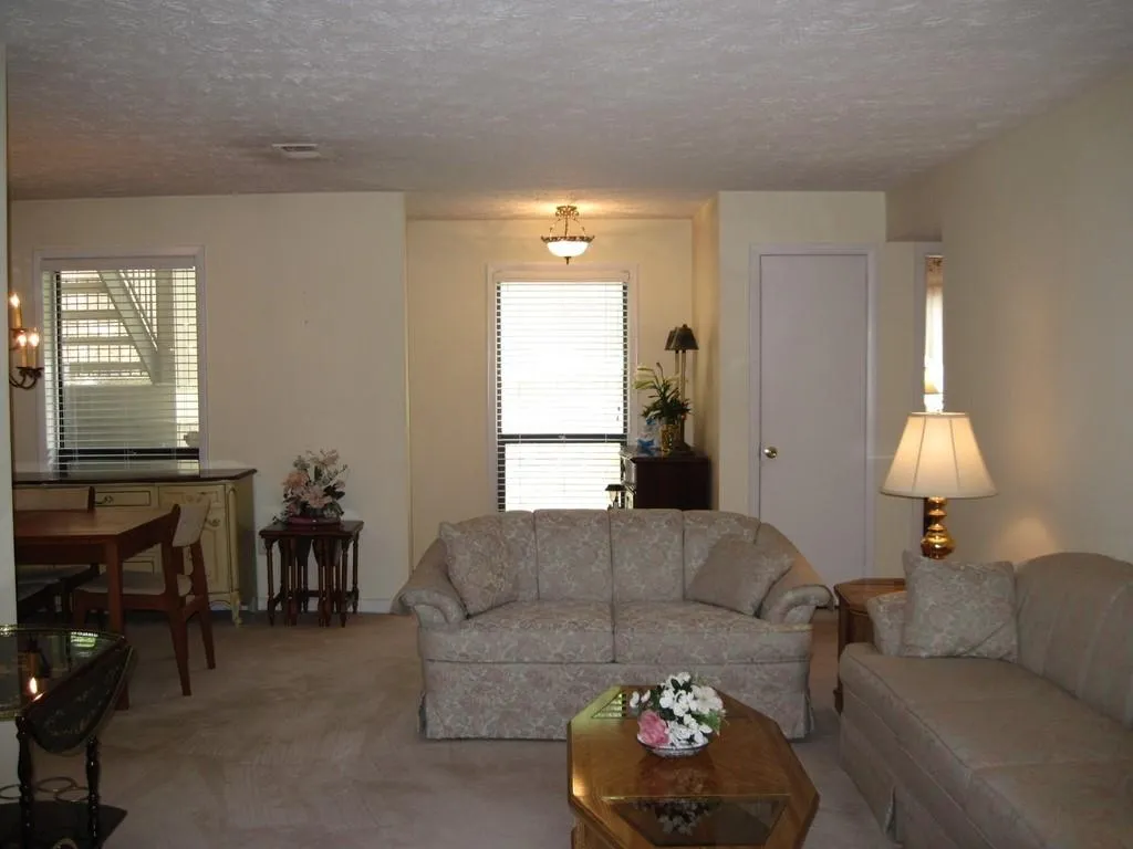 8740 Roswell Road Unit 5a, Sandy Springs, Georgia 30350, 2 Bedrooms Bedrooms, ,2 BathroomsBathrooms,Residential,Sold,8740 Roswell Road Unit 5a,6540790