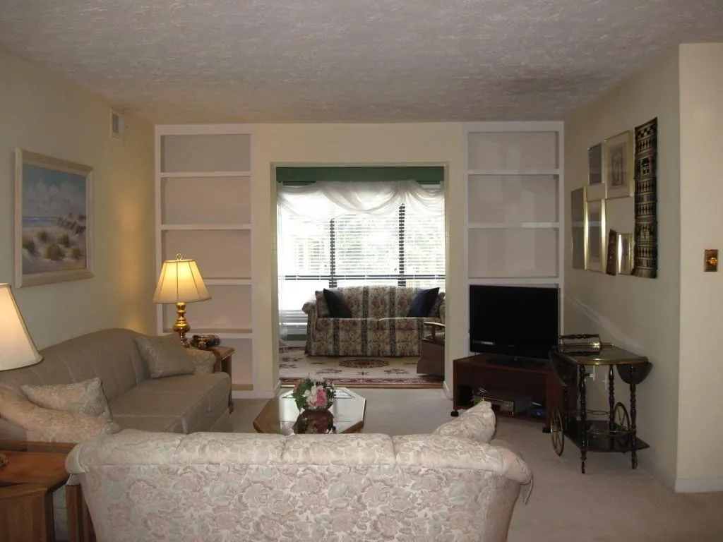 8740 Roswell Road Unit 5a, Sandy Springs, Georgia 30350, 2 Bedrooms Bedrooms, ,2 BathroomsBathrooms,Residential,Sold,8740 Roswell Road Unit 5a,6540790