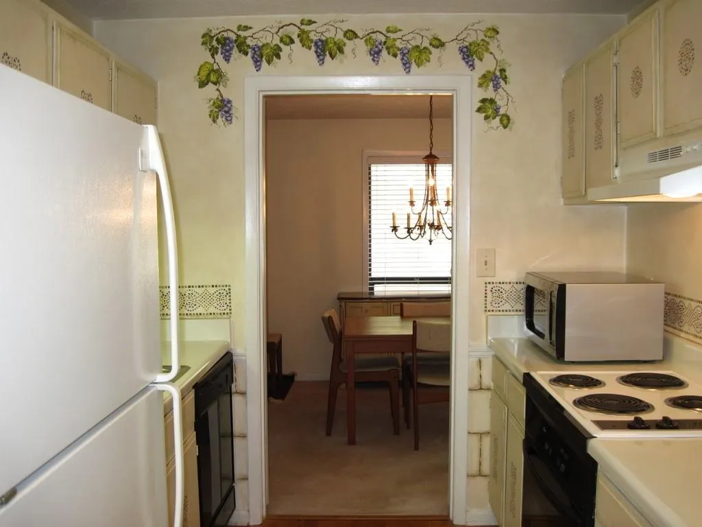 8740 Roswell Road Unit 5a, Sandy Springs, Georgia 30350, 2 Bedrooms Bedrooms, ,2 BathroomsBathrooms,Residential,Sold,8740 Roswell Road Unit 5a,6540790