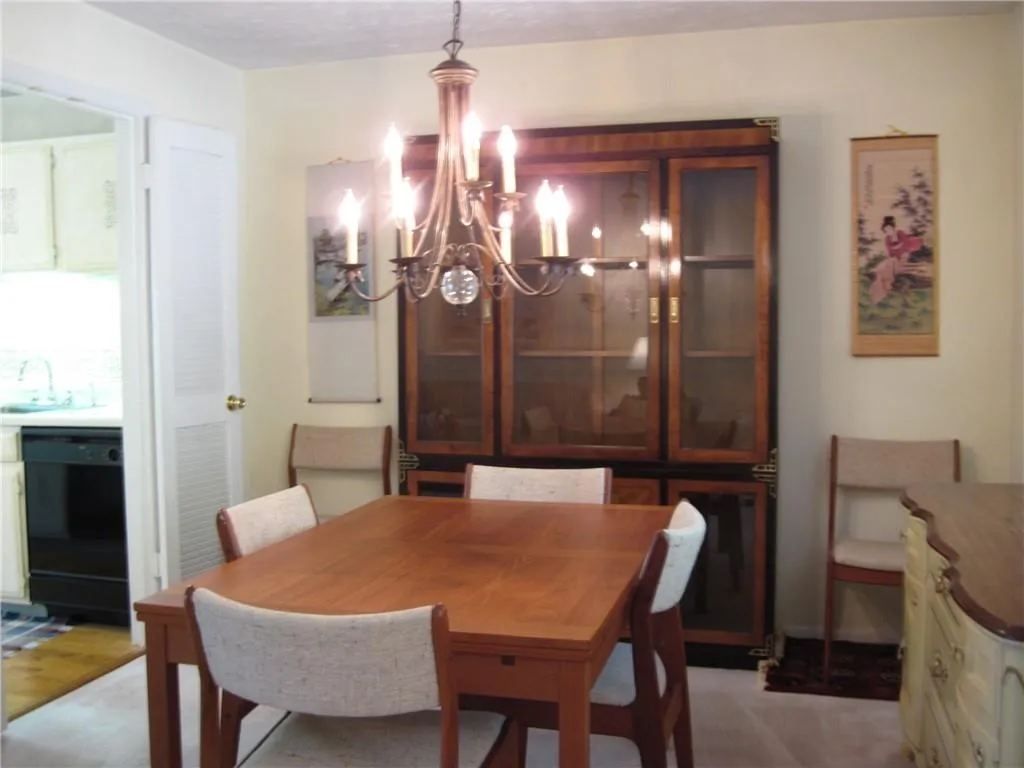 8740 Roswell Road Unit 5a, Sandy Springs, Georgia 30350, 2 Bedrooms Bedrooms, ,2 BathroomsBathrooms,Residential,Sold,8740 Roswell Road Unit 5a,6540790