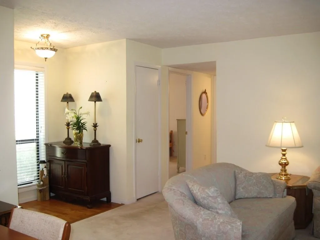 8740 Roswell Road Unit 5a, Sandy Springs, Georgia 30350, 2 Bedrooms Bedrooms, ,2 BathroomsBathrooms,Residential,Sold,8740 Roswell Road Unit 5a,6540790