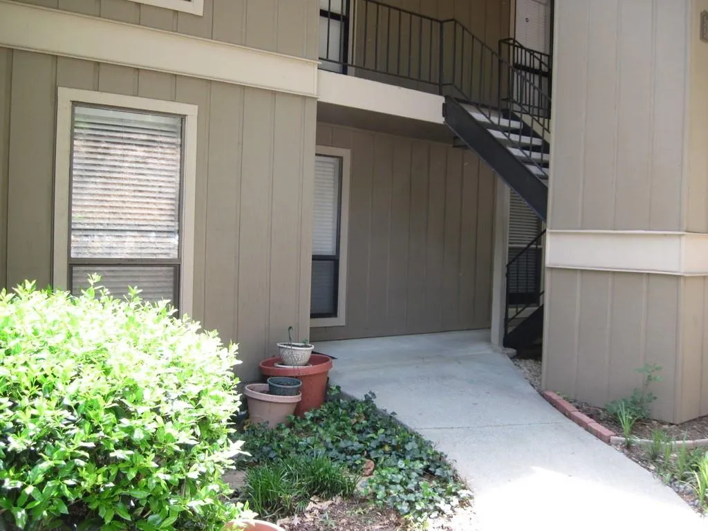 8740 Roswell Road Unit 5a, Sandy Springs, Georgia 30350, 2 Bedrooms Bedrooms, ,2 BathroomsBathrooms,Residential,Sold,8740 Roswell Road Unit 5a,6540790