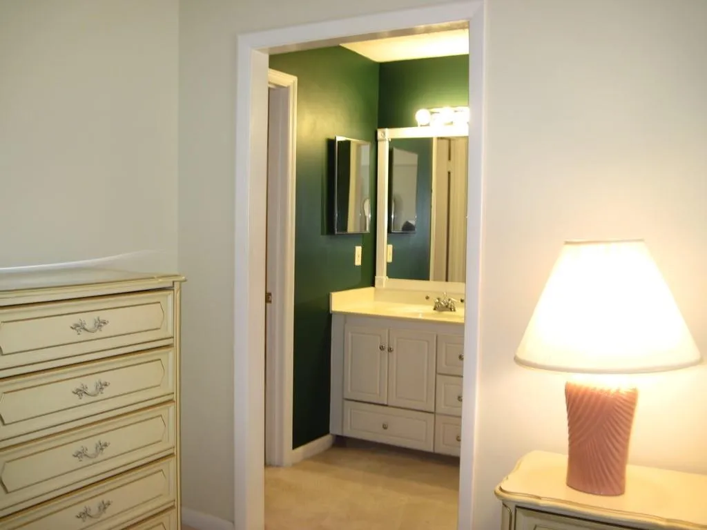8740 Roswell Road Unit 5a, Sandy Springs, Georgia 30350, 2 Bedrooms Bedrooms, ,2 BathroomsBathrooms,Residential,Sold,8740 Roswell Road Unit 5a,6540790