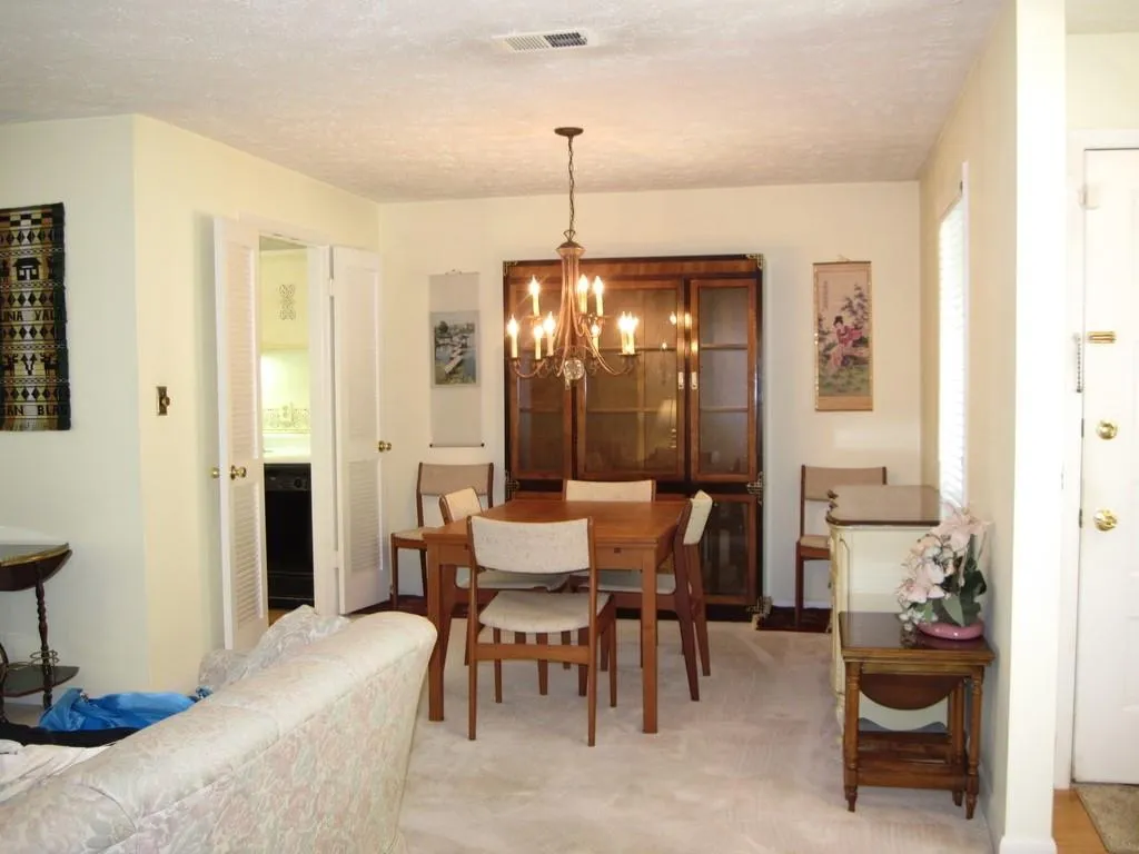 8740 Roswell Road Unit 5a, Sandy Springs, Georgia 30350, 2 Bedrooms Bedrooms, ,2 BathroomsBathrooms,Residential,Sold,8740 Roswell Road Unit 5a,6540790