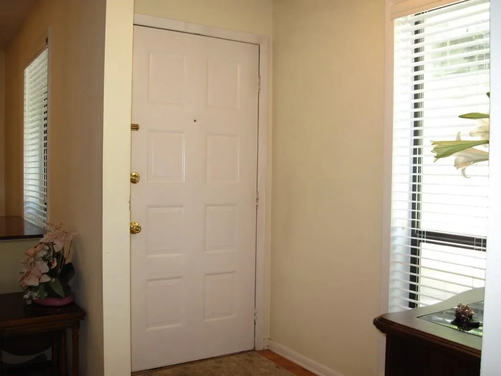 8740 Roswell Road Unit 5a, Sandy Springs, Georgia 30350, 2 Bedrooms Bedrooms, ,2 BathroomsBathrooms,Residential,Sold,8740 Roswell Road Unit 5a,6540790